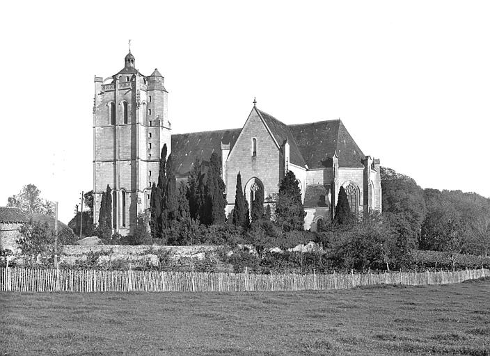 Vue d'ensemble depuis le sud. Chevet et clocher