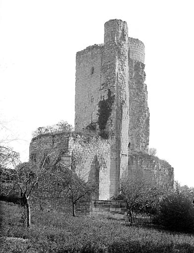 Donjon en ruines, côté sud-est