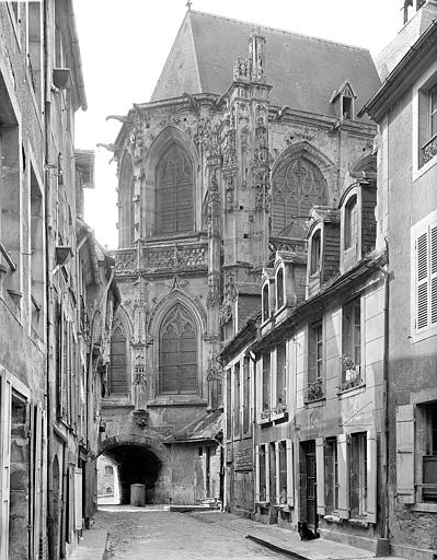 Façade nord : Détail du chevet vu depuis la rue de Dessous-l'Arche