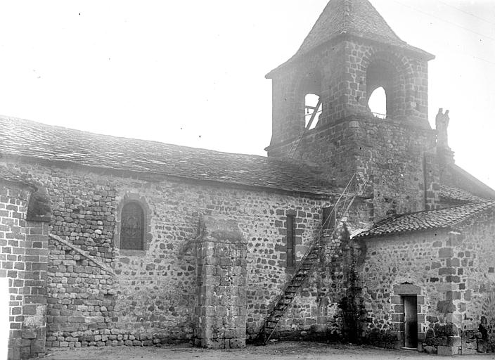 Façade sud : Clocher, escalier et statue