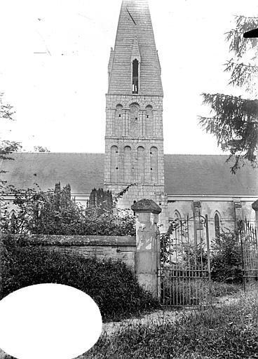 Façade latérale : Clocher et enclos