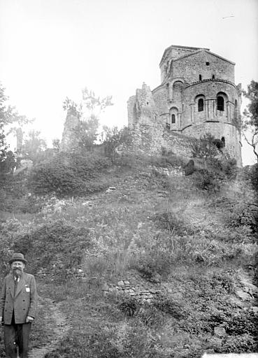 Eglise : Ensemble est, chevet, vue en contre-plongée