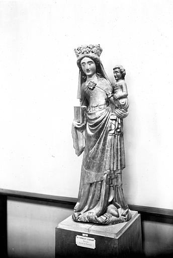 Statue en pierre : Vierge à l'Enfant, de face