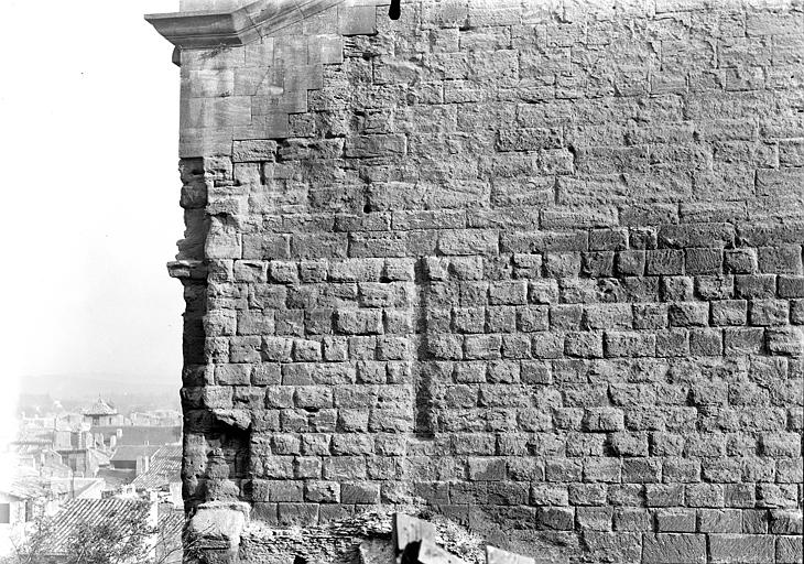 Théâtre : Détail de la partie haute du mur de scène, basilique est