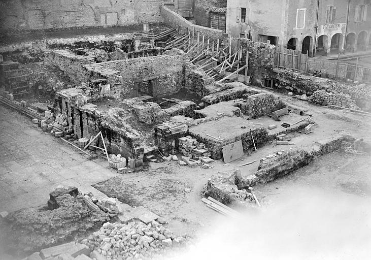 Hémicycle, dit gymnase romain. Vue générale du chantier depuis l'angle nord-est