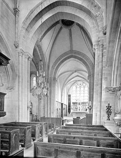 Vue intérieure de la nef vers le choeur