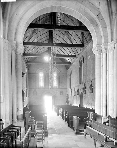 Vue intérieure de la nef vue du choeur