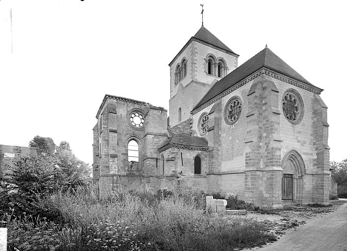 Ensemble nord-ouest : Clocher. Transept nord en ruines