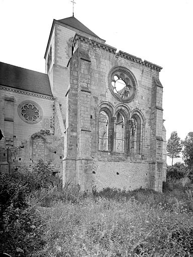 Façade sud : Transept sud en ruines et clocher