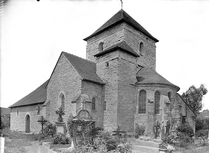 Ensemble sud-est : Clocher et cimetière