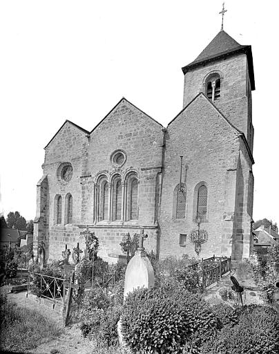 Ensemble est : Chevet, clocher et cimetière