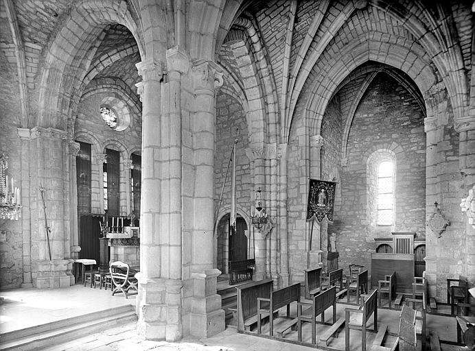 Vue intérieure de l'abside et du transept vus depuis le bas-côté nord