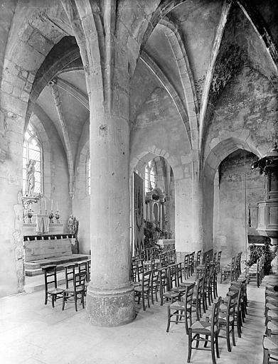 Vue intérieure de l'abside et du transept vus depuis le bas-côté nord