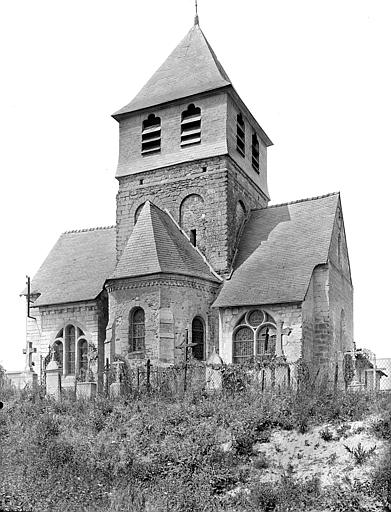 Ensemble est : Chevet, clocher et cimetière