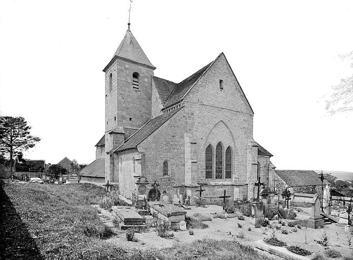 Ensemble sud-est : Chevet, clocher et cimetière