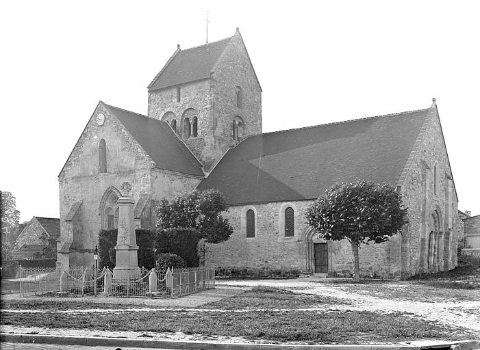 Ensemble nord-ouest : Clocher et monument aux morts