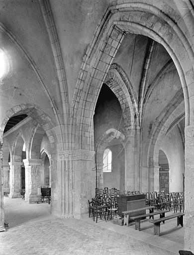 Vue intérieure du transept et du bas-côté sud