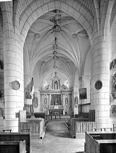 Vue intérieure du choeur. Voûtes à liernes et tiercerons