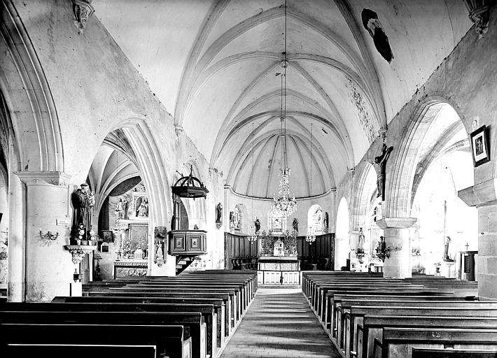 Vue intérieure de la nef vers le choeur