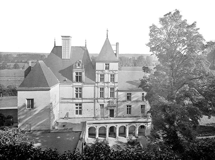 Ensemble nord vu de face et depuis les jardins en terrasse