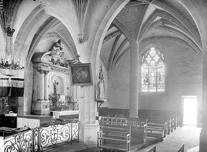 Vue intérieure de la chapelle latérale sud depuis le transept