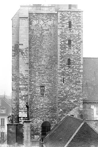 Façade sud : Clocher, détail du mur en pierre