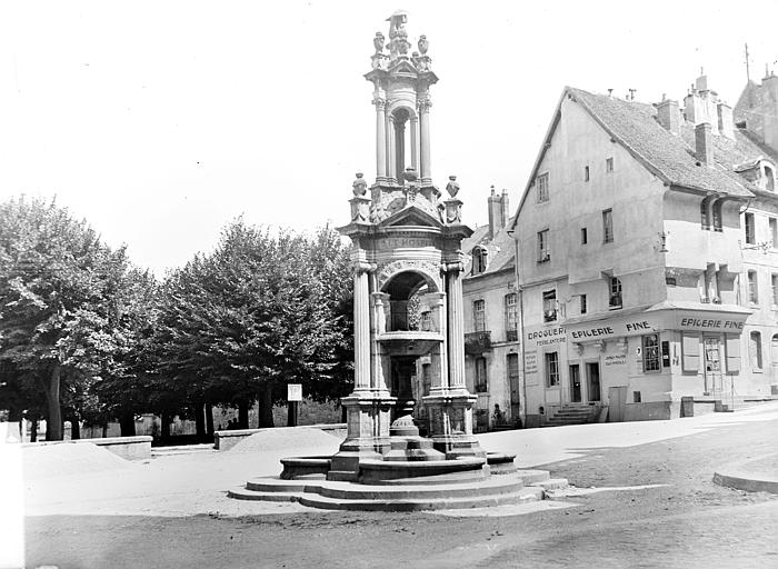 Fontaine Saint-Lazare, face sud-ouest