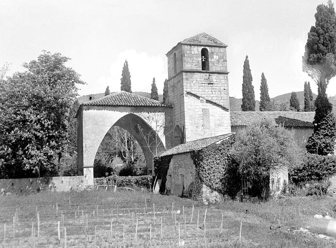 Ensemble sud : Porche d'entrée et clocher