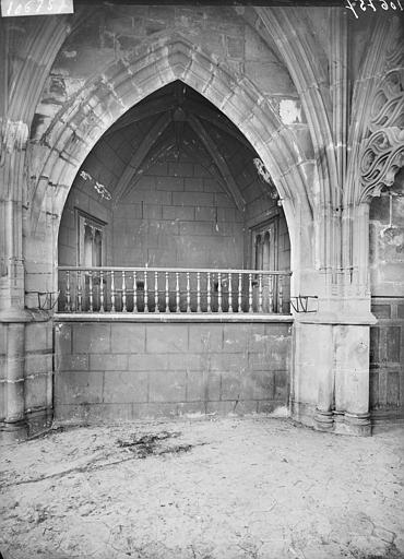 Chapelle Saint-Hubert : Vue intérieure d'une grande arcade