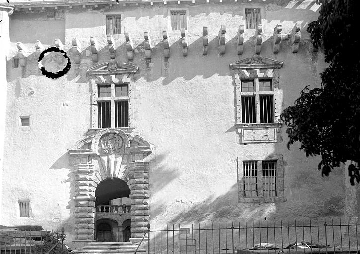 Façade sud : Grande porte