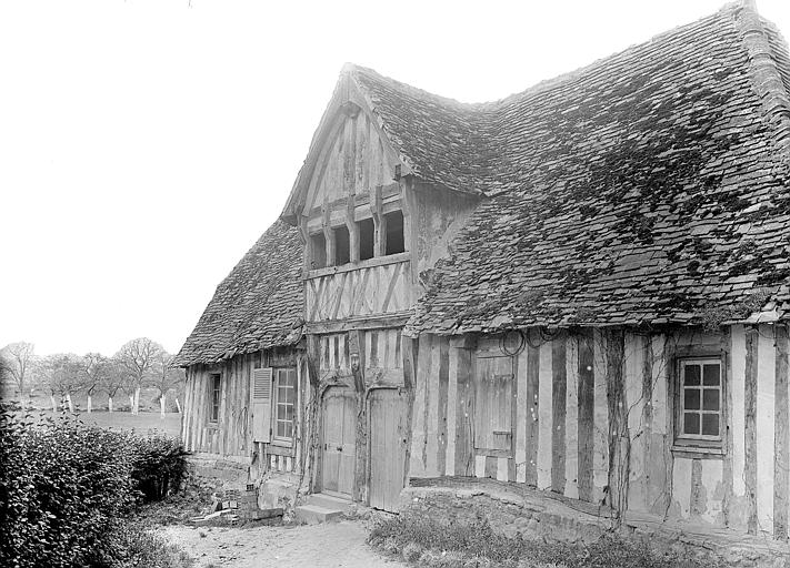 Façade à pans de bois d'une dépendance