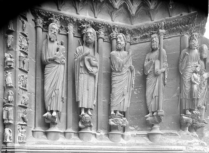 Façade ouest, portail de droite : Statues des ébrasements de droite. Les christophores : Siméon, Jean-Baptiste, Isaïe, Moïse, Abraham, Aaron