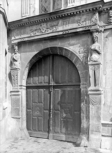 Façade sur rue : Porte