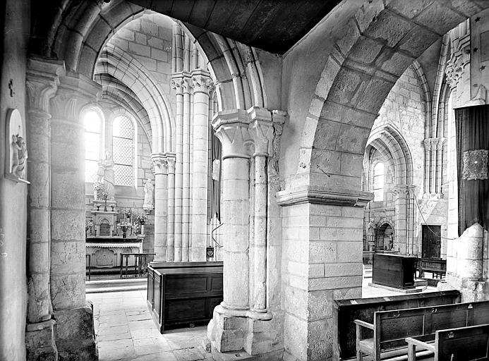 Vue intérieure depuis le bas-côté nord vers l'est. Chapelles et transept