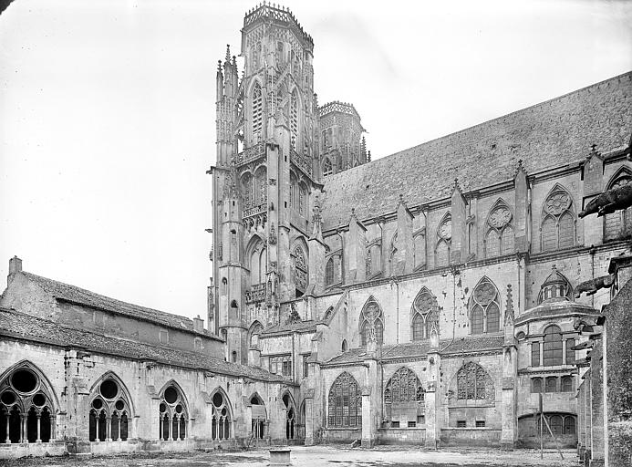 Façade sud, moitié ouest. Cloître : Galerie ouest