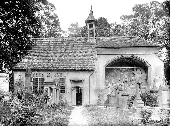 Chapelle de la Vierge ou du Mont-des-Oliviers : Vue d'ensemble. Enclos et cimetière. Niche abritant le groupe sculpté du Mont des Oliviers