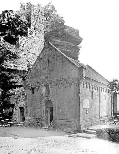 Chapelle : Ensemble sud-ouest. Plate-forme en contre-bas de la forteresse