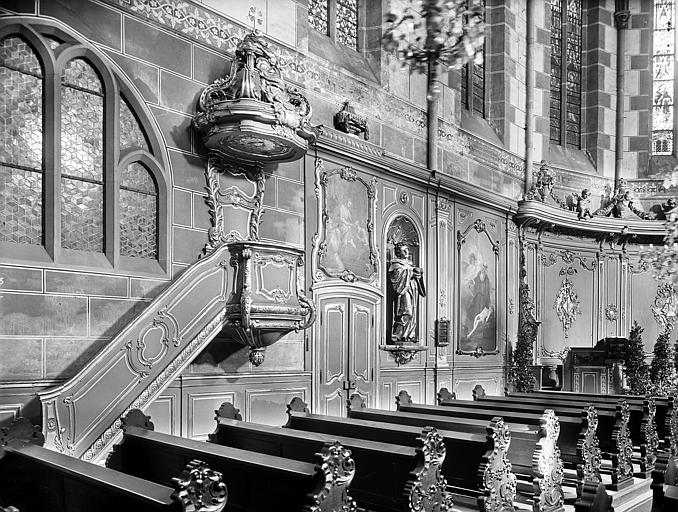 Vue intérieure du choeur : Boiseries du côté nord, chaire à prêcher - © Ministère de la Culture (France), Médiathèque du patrimoine et de la photographie, diffusion RMN-GP