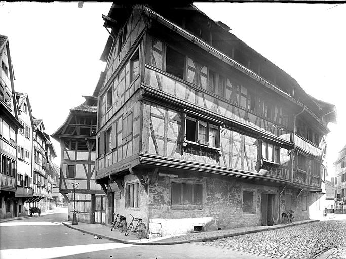 Ensemble nord-ouest. Façade à pans de bois