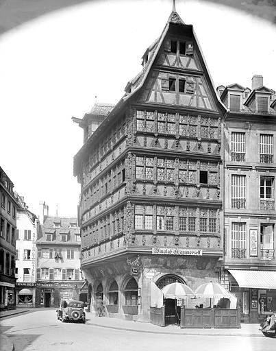 Ensemble sud-ouest. Façade à pans de bois