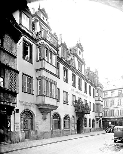 Façade sur rue vue depuis la gauche