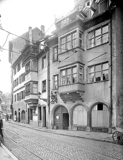 Façade sur rue. Enseigne du musée lorrain