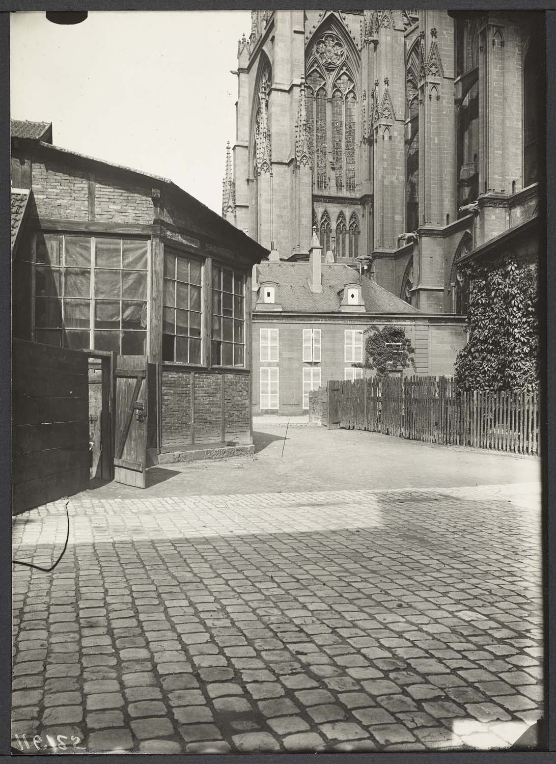 Transept nord vu de la place Saint-Étienne