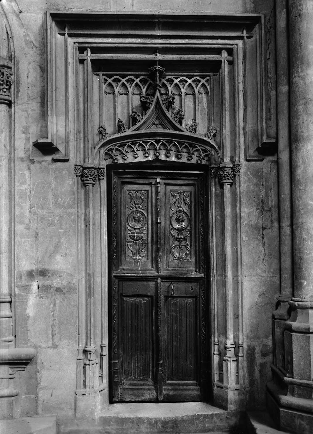 Porte renaissance de la sacristie sud