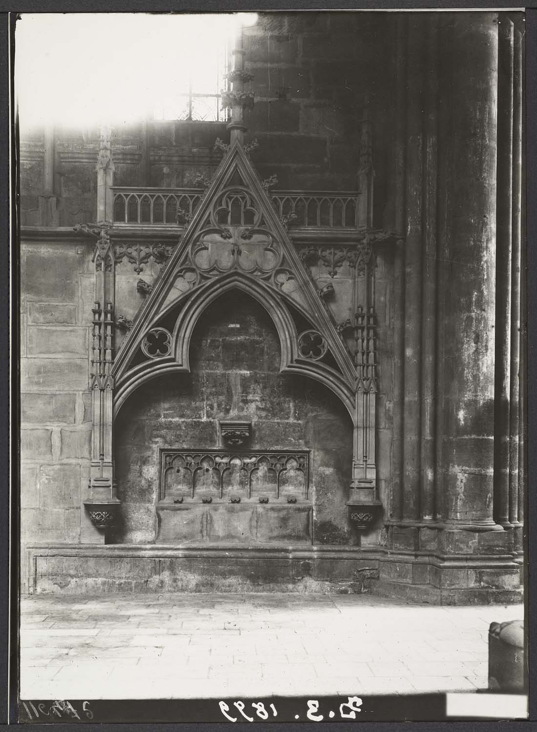 Intérieur. Enfeu après restauration