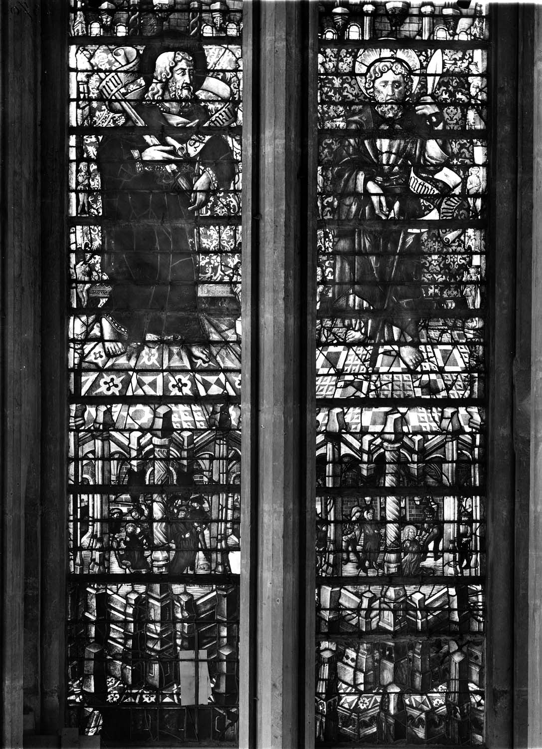 Grande fenêtre du transept nord, galerie inférieure : saint Paul et saint Mathieu