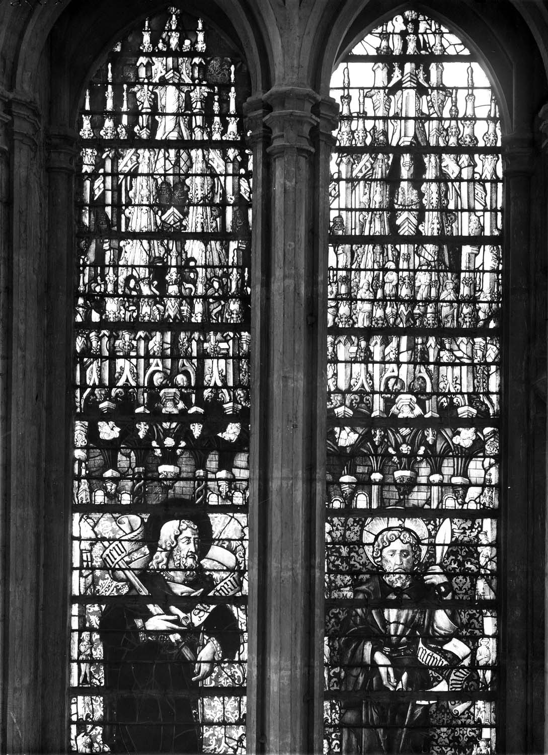 Grande fenêtre du transept nord, galerie inférieure : saint Paul et saint Mathieu