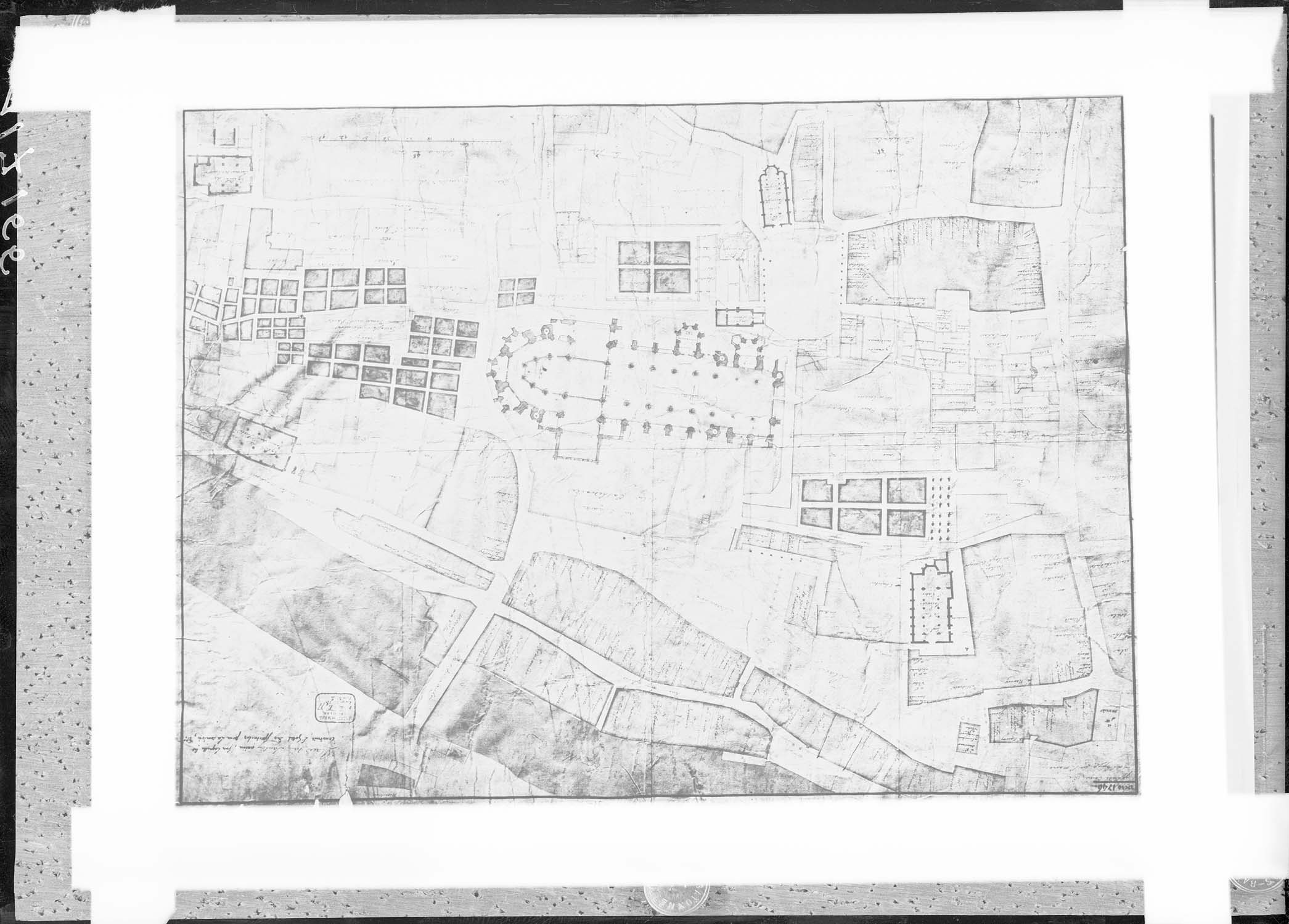 Ancien plan de la cathédrale avec les abords (1746)