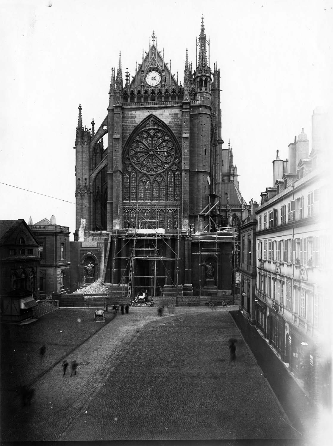 Façade ouest pendant démolition du portail de Blondel