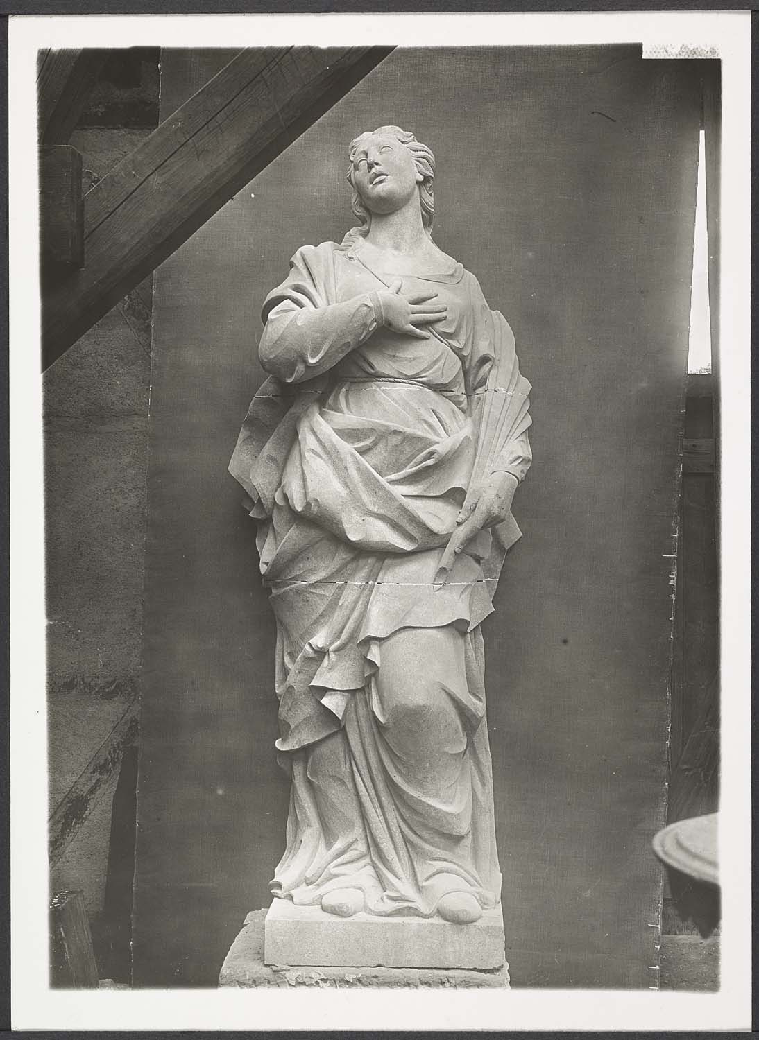 Statue de sainte Lucie